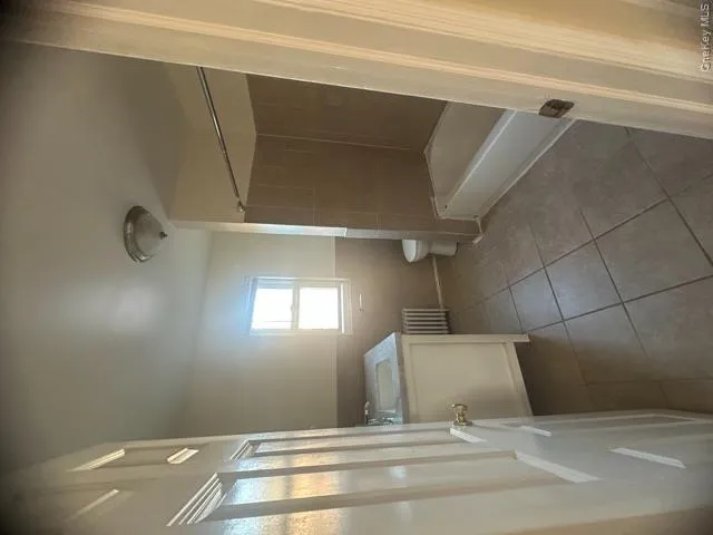 BATHROOM BATHROOM