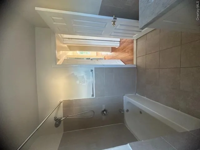 BATHROOM BATHROOM