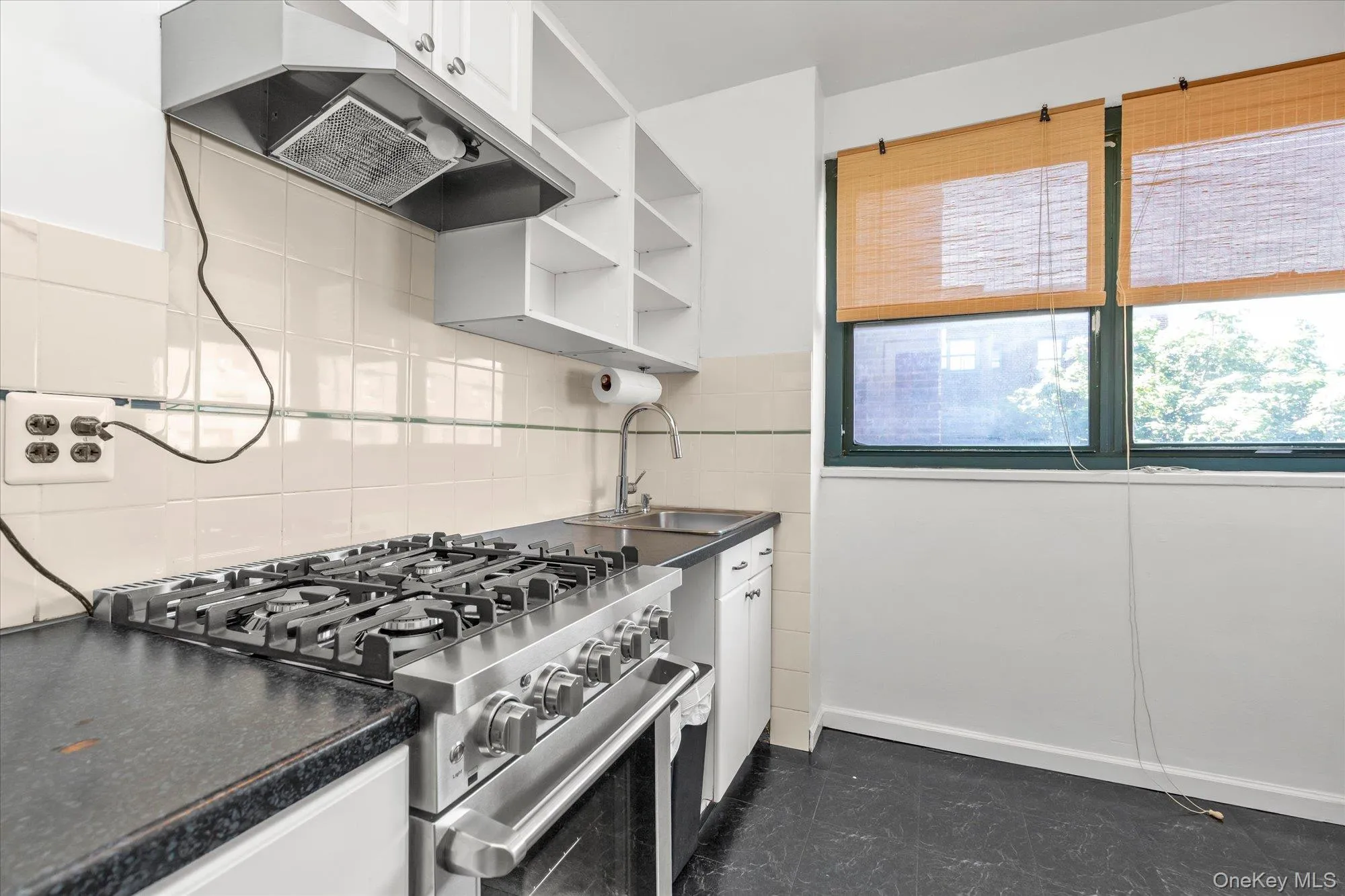 Eat-in-Kitchen Eat-in-Kitchen
