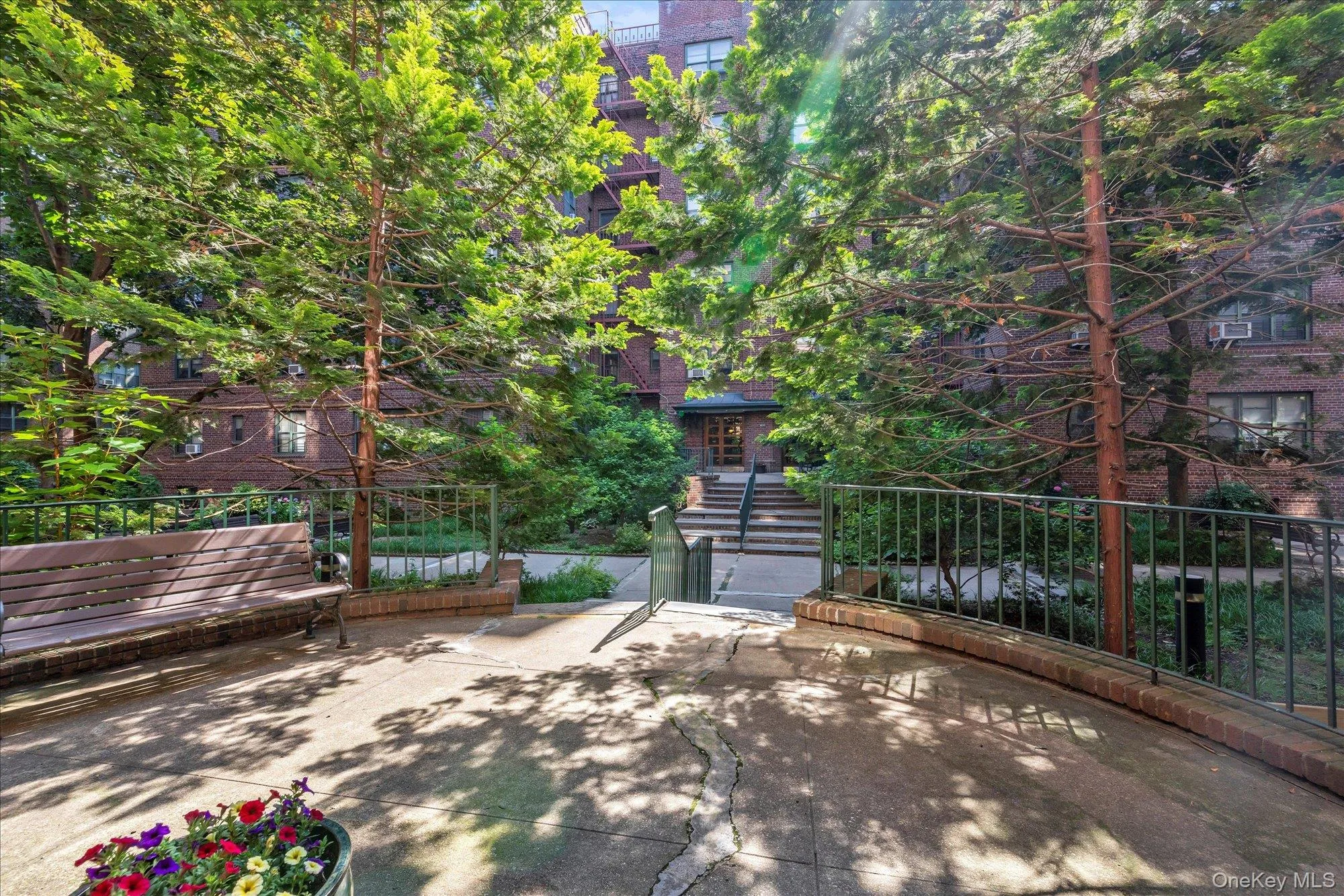 Private Garden and Outdoor Courtyard Private Garden and Outdoor Courtyard