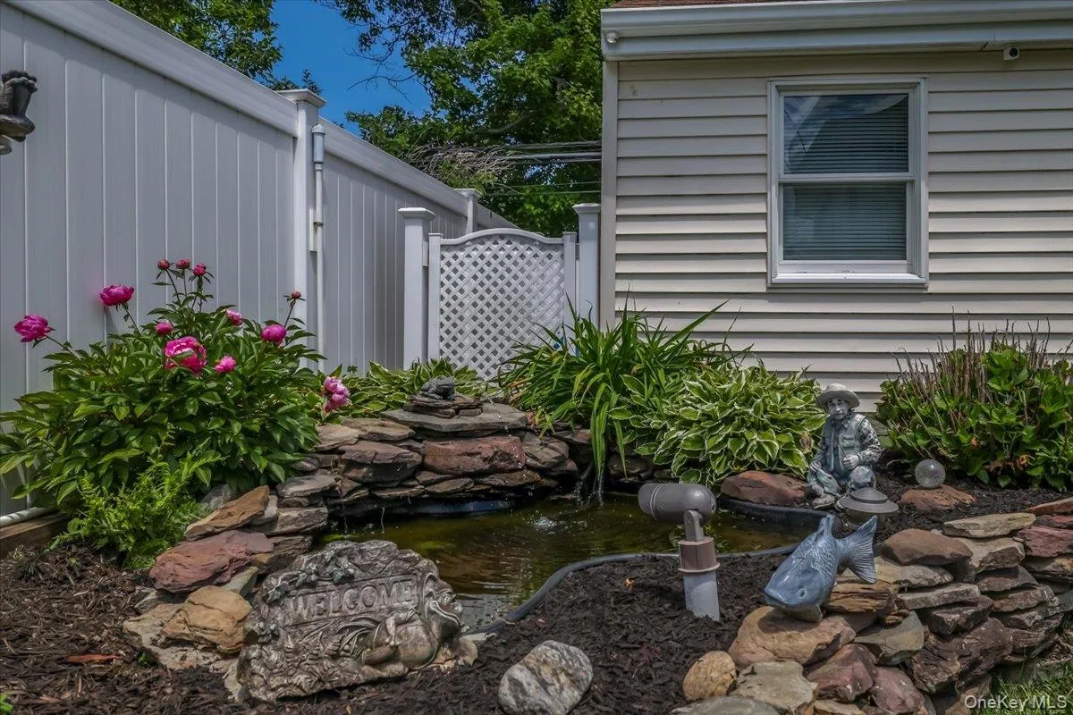 11 Damin Drive, Oyster Bay, NY, 3 Bedrooms Bedrooms, 7 Rooms Rooms,2 BathroomsBathrooms,Residential,For Rent,Damin,0,1006734 11 Damin Drive, Oyster Bay, NY, 3 Bedrooms Bedrooms, 7 Rooms Rooms,2 BathroomsBathrooms,Residential,For Rent,Damin,0,1006734