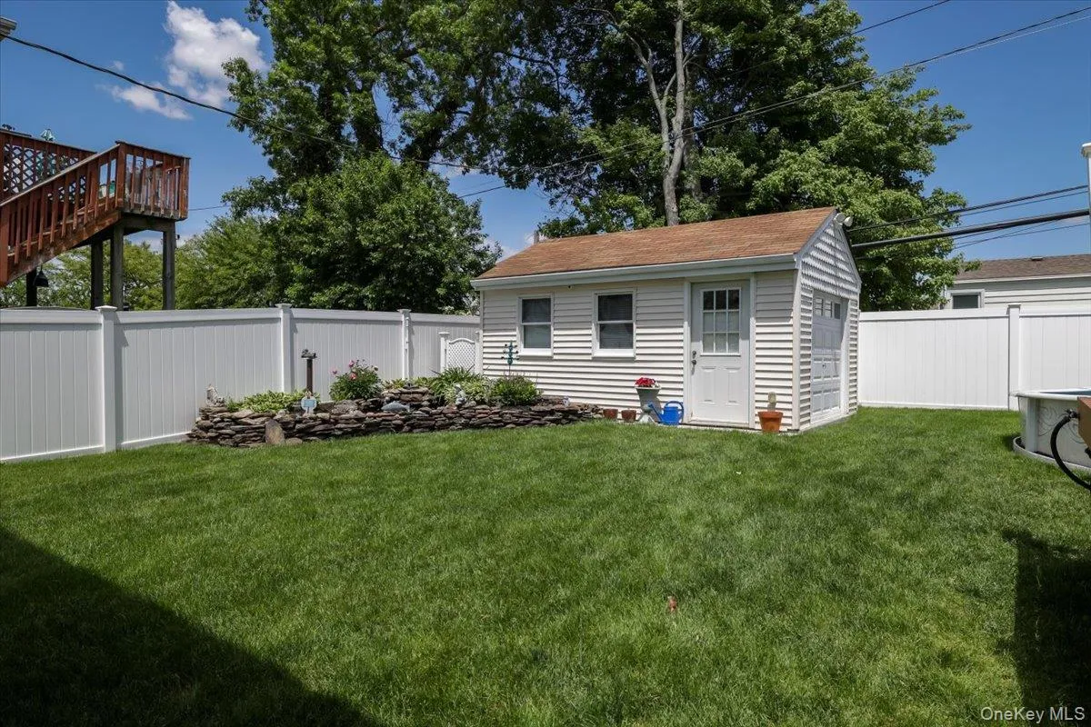11 Damin Drive, Oyster Bay, NY, 3 Bedrooms Bedrooms, 7 Rooms Rooms,2 BathroomsBathrooms,Residential,For Rent,Damin,0,1006734 11 Damin Drive, Oyster Bay, NY, 3 Bedrooms Bedrooms, 7 Rooms Rooms,2 BathroomsBathrooms,Residential,For Rent,Damin,0,1006734