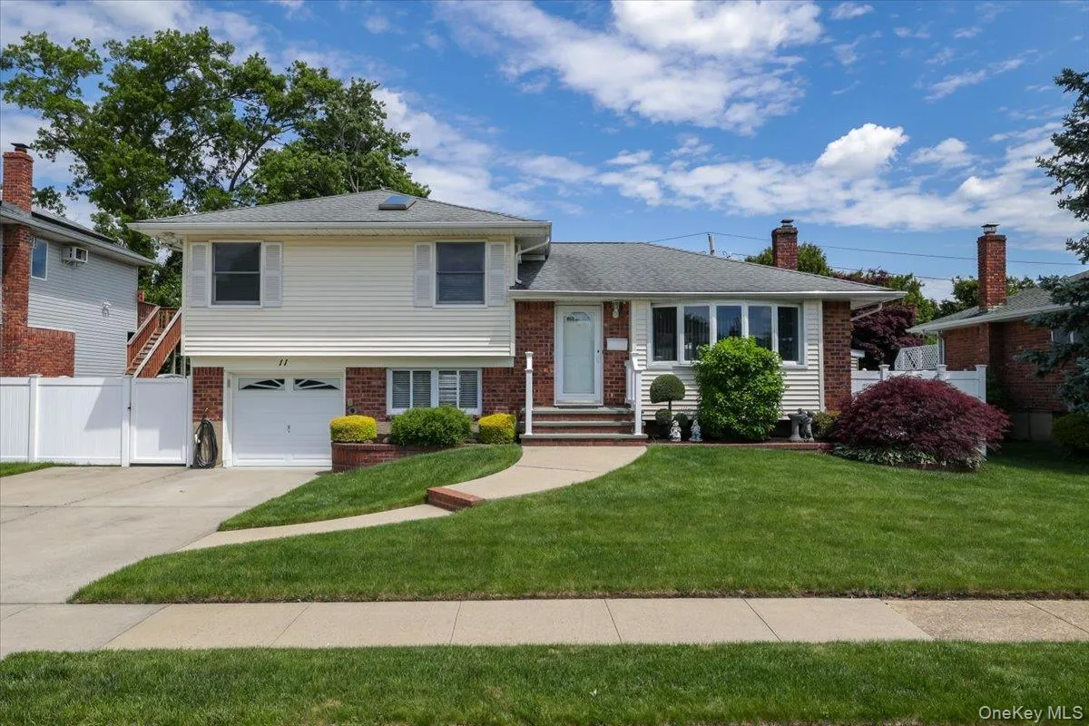 11 Damin Drive, Oyster Bay, NY, 3 Bedrooms Bedrooms, 7 Rooms Rooms,2 BathroomsBathrooms,Residential,For Rent,Damin,0,1006734 11 Damin Drive, Oyster Bay, NY, 3 Bedrooms Bedrooms, 7 Rooms Rooms,2 BathroomsBathrooms,Residential,For Rent,Damin,0,1006734