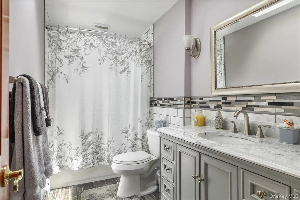 11 Damin Drive, Oyster Bay, NY, 3 Bedrooms Bedrooms, 7 Rooms Rooms,2 BathroomsBathrooms,Residential,For Rent,Damin,0,1006734 11 Damin Drive, Oyster Bay, NY, 3 Bedrooms Bedrooms, 7 Rooms Rooms,2 BathroomsBathrooms,Residential,For Rent,Damin,0,1006734
