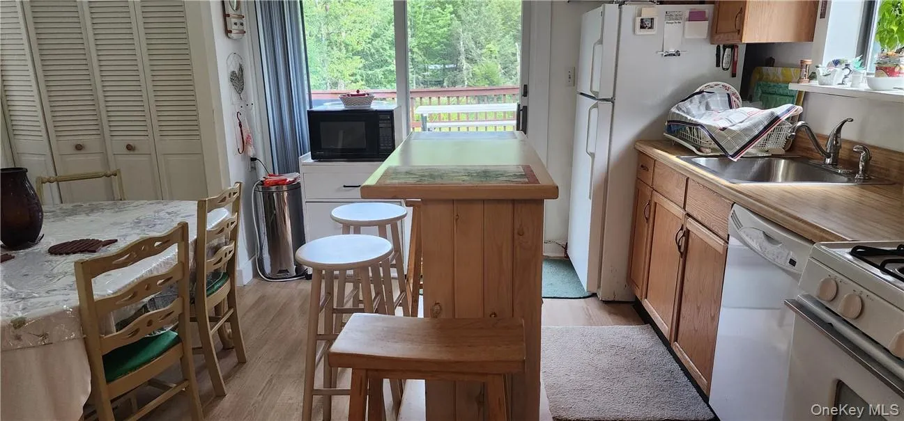 32 Brookside Drive, Neversink, NY, 4 Bedrooms Bedrooms, 7 Rooms Rooms,2 BathroomsBathrooms,Residential,For Rent,Brookside,0,1006736 32 Brookside Drive, Neversink, NY, 4 Bedrooms Bedrooms, 7 Rooms Rooms,2 BathroomsBathrooms,Residential,For Rent,Brookside,0,1006736
