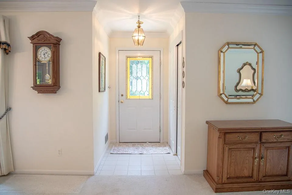 Main entrance with coat closet Main entrance with coat closet