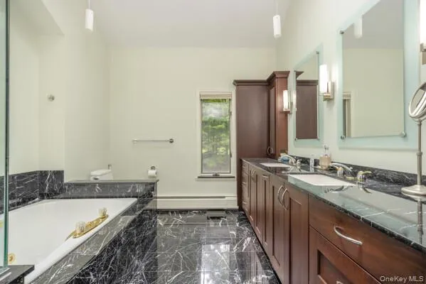 Double sinks,Jacuzzi, shower, picture window, heated towel rack Double sinks,Jacuzzi, shower, picture window, heated towel rack