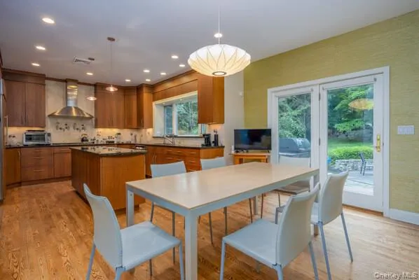 Eat in Kitchen Eat in Kitchen