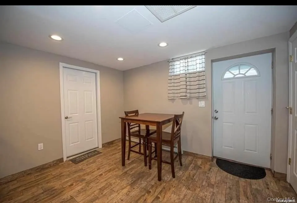 16 wildwood st, Brookhaven, NY, 1 Bedroom Bedrooms, 3 Rooms Rooms,1 BathroomBathrooms,Residential Lease,For Rent,wildwood st,0,1006758 16 wildwood st, Brookhaven, NY, 1 Bedroom Bedrooms, 3 Rooms Rooms,1 BathroomBathrooms,Residential Lease,For Rent,wildwood st,0,1006758