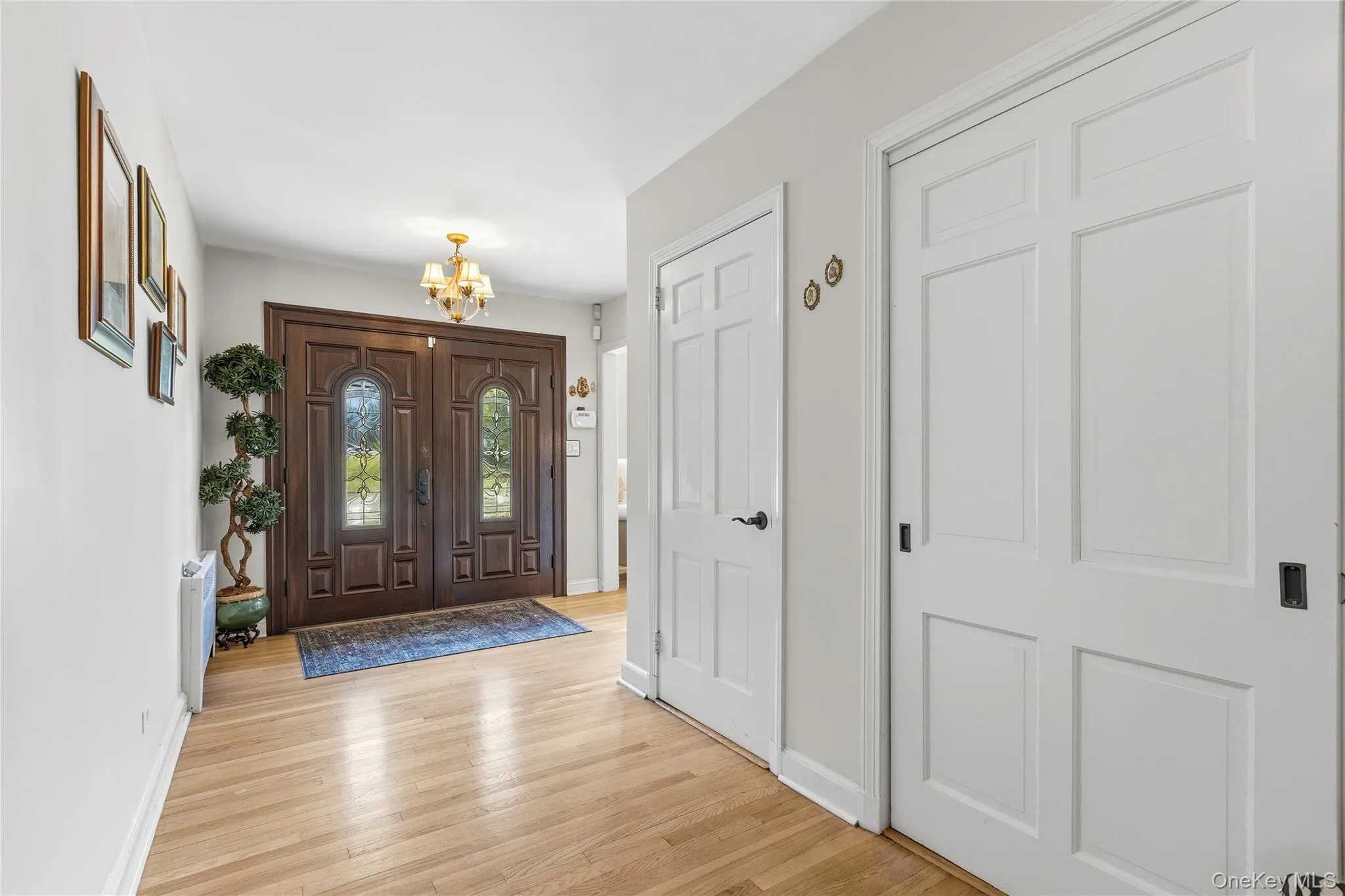 Large Entry Foyer Large Entry Foyer