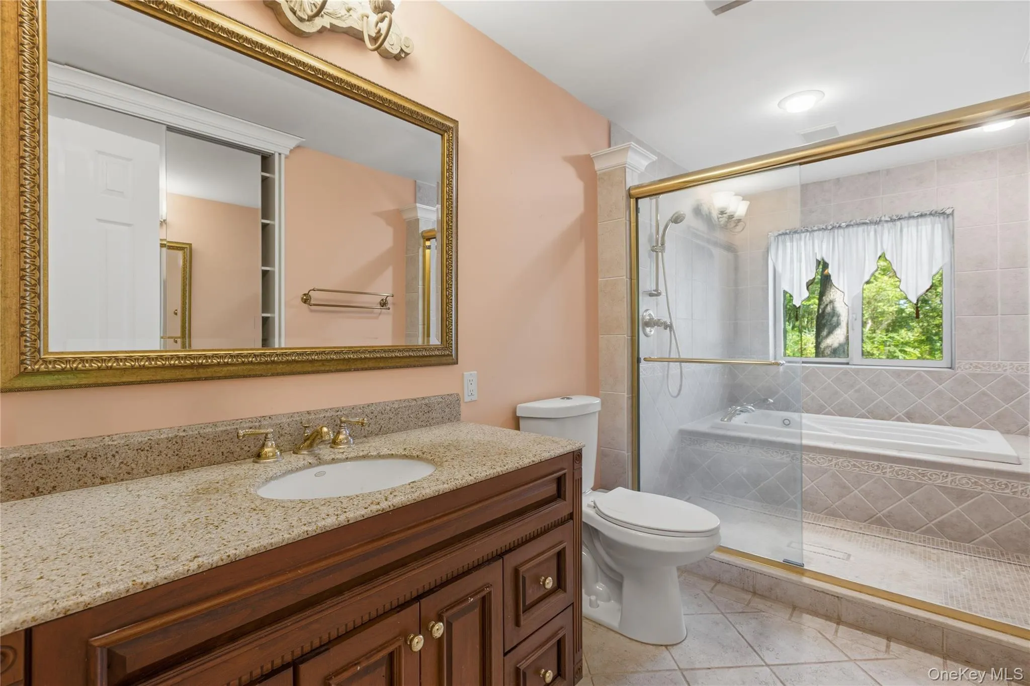 Lower level bath with Jacuzzi tub Lower level bath with Jacuzzi tub