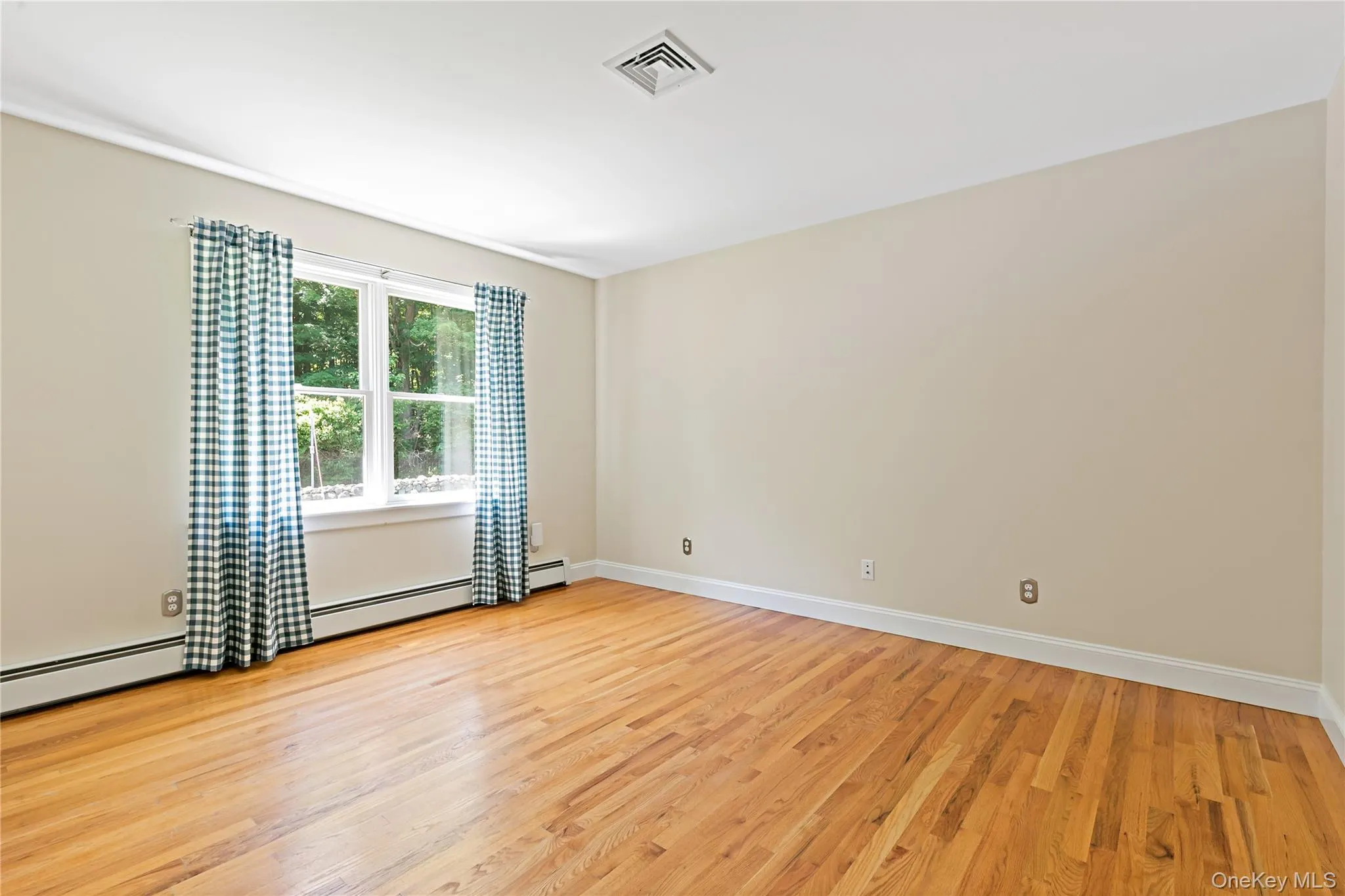 Another of the 4 bedrooms. Another of the 4 bedrooms.