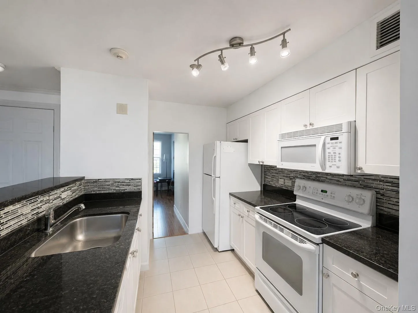 300 Mamaroneck Avenue, White Plains, NY, 1 Bedroom Bedrooms, 2 Rooms Rooms,1 BathroomBathrooms,Residential Lease,For Rent,Mamaroneck,0,1006781 300 Mamaroneck Avenue, White Plains, NY, 1 Bedroom Bedrooms, 2 Rooms Rooms,1 BathroomBathrooms,Residential Lease,For Rent,Mamaroneck,0,1006781