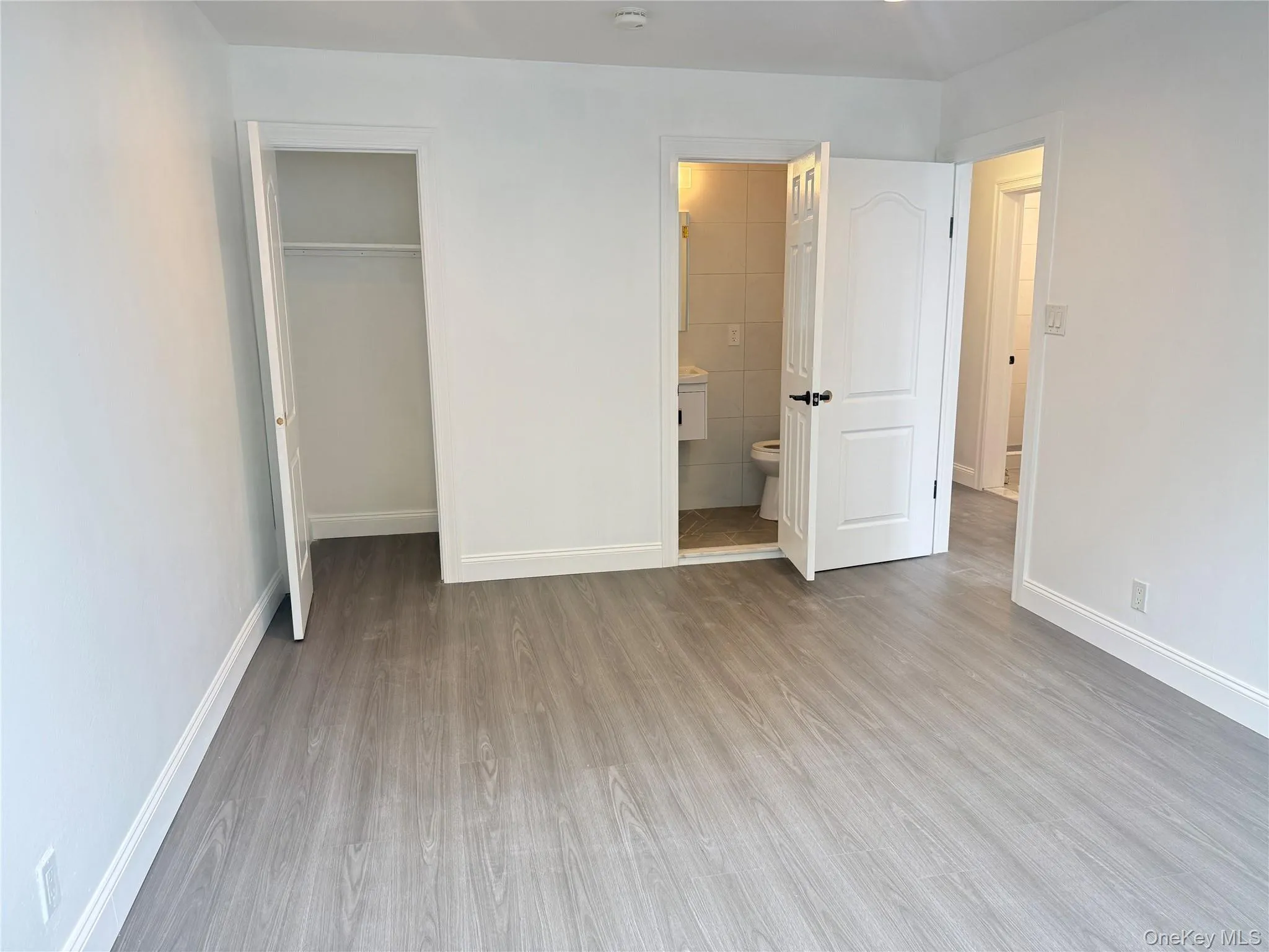 Mater bedroom with full bath Mater bedroom with full bath