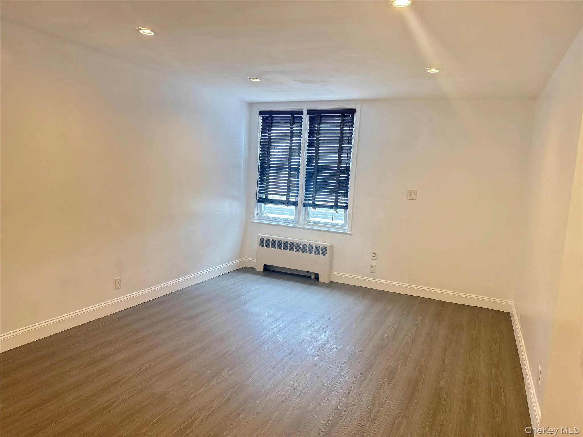 Nice size Bedroom Nice size Bedroom