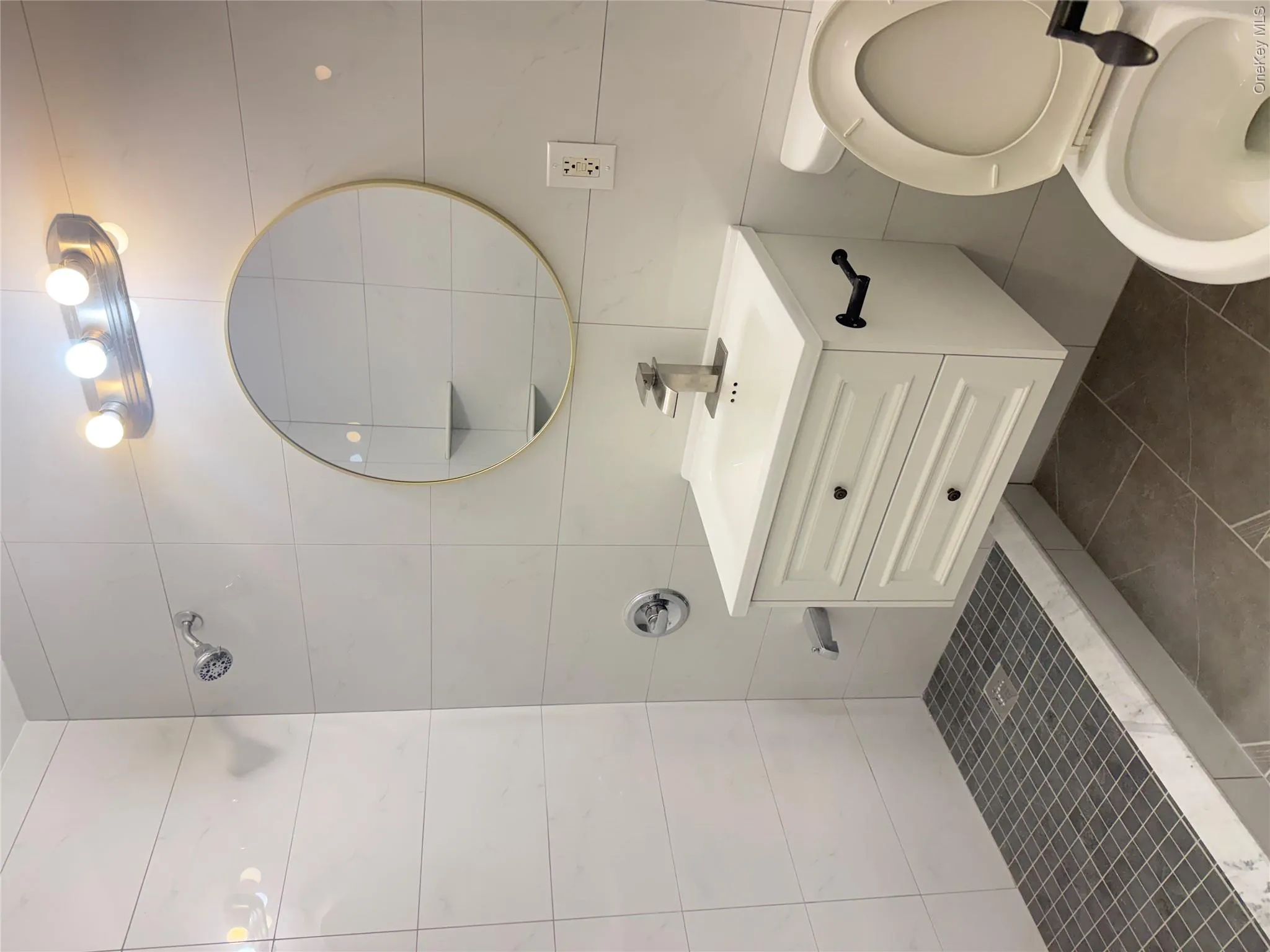 Full Bathroom Full Bathroom