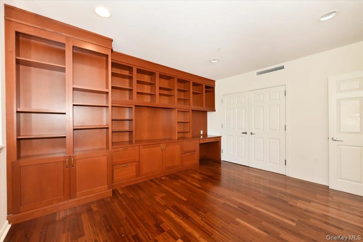 100 Harborview Drive, North Hempstead, NY, 3 Bedrooms Bedrooms, 6 Rooms Rooms,2 BathroomsBathrooms,Residential,For Rent,Harborview,0,1006786 100 Harborview Drive, North Hempstead, NY, 3 Bedrooms Bedrooms, 6 Rooms Rooms,2 BathroomsBathrooms,Residential,For Rent,Harborview,0,1006786