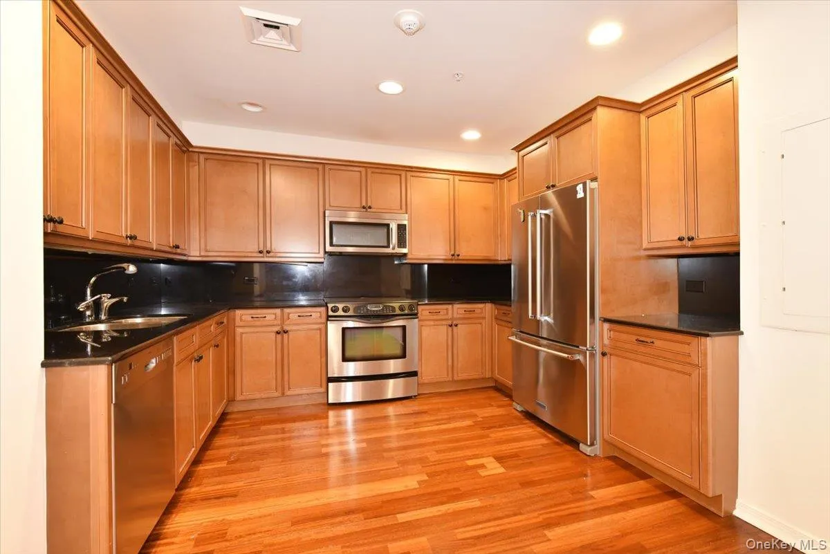 100 Harborview Drive, North Hempstead, NY, 3 Bedrooms Bedrooms, 6 Rooms Rooms,2 BathroomsBathrooms,Residential,For Rent,Harborview,0,1006786 100 Harborview Drive, North Hempstead, NY, 3 Bedrooms Bedrooms, 6 Rooms Rooms,2 BathroomsBathrooms,Residential,For Rent,Harborview,0,1006786