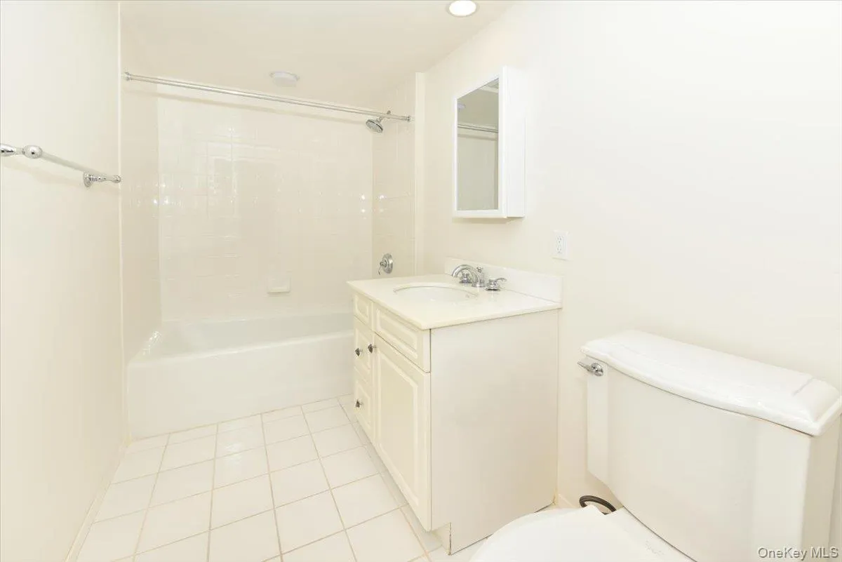 100 Harborview Drive, North Hempstead, NY, 3 Bedrooms Bedrooms, 6 Rooms Rooms,2 BathroomsBathrooms,Residential,For Rent,Harborview,0,1006786 100 Harborview Drive, North Hempstead, NY, 3 Bedrooms Bedrooms, 6 Rooms Rooms,2 BathroomsBathrooms,Residential,For Rent,Harborview,0,1006786