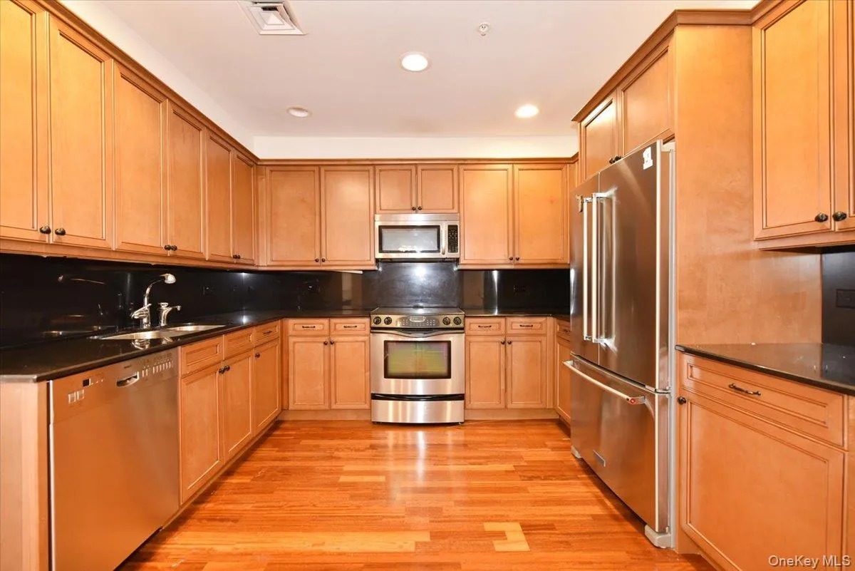100 Harborview Drive, North Hempstead, NY, 3 Bedrooms Bedrooms, 6 Rooms Rooms,2 BathroomsBathrooms,Residential,For Rent,Harborview,0,1006786 100 Harborview Drive, North Hempstead, NY, 3 Bedrooms Bedrooms, 6 Rooms Rooms,2 BathroomsBathrooms,Residential,For Rent,Harborview,0,1006786