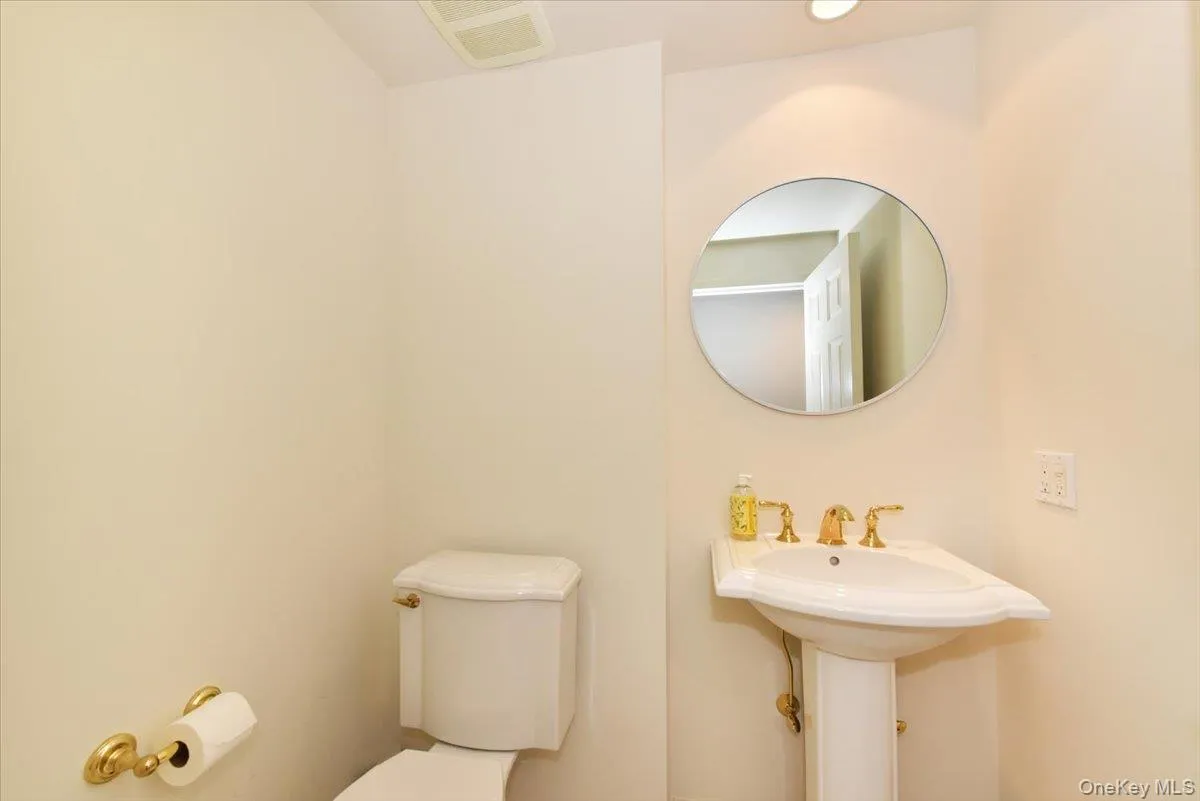 100 Harborview Drive, North Hempstead, NY, 3 Bedrooms Bedrooms, 6 Rooms Rooms,2 BathroomsBathrooms,Residential,For Rent,Harborview,0,1006786 100 Harborview Drive, North Hempstead, NY, 3 Bedrooms Bedrooms, 6 Rooms Rooms,2 BathroomsBathrooms,Residential,For Rent,Harborview,0,1006786