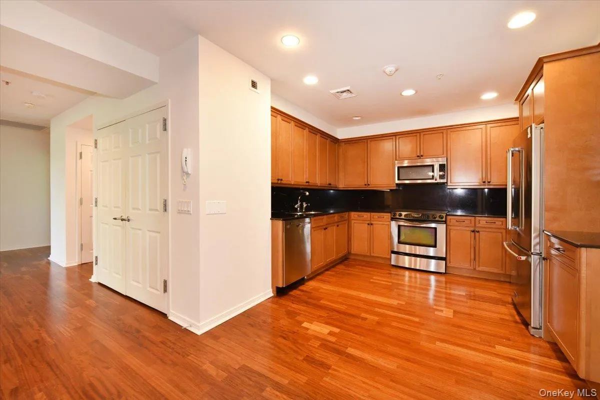 100 Harborview Drive, North Hempstead, NY, 3 Bedrooms Bedrooms, 6 Rooms Rooms,2 BathroomsBathrooms,Residential,For Rent,Harborview,0,1006786 100 Harborview Drive, North Hempstead, NY, 3 Bedrooms Bedrooms, 6 Rooms Rooms,2 BathroomsBathrooms,Residential,For Rent,Harborview,0,1006786