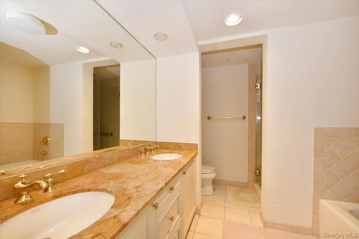 100 Harborview Drive, North Hempstead, NY, 3 Bedrooms Bedrooms, 6 Rooms Rooms,2 BathroomsBathrooms,Residential,For Rent,Harborview,0,1006786 100 Harborview Drive, North Hempstead, NY, 3 Bedrooms Bedrooms, 6 Rooms Rooms,2 BathroomsBathrooms,Residential,For Rent,Harborview,0,1006786