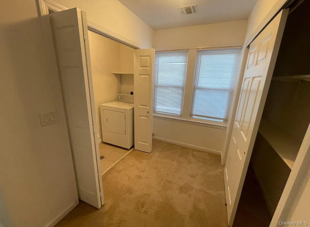 52 Hillside Avenue, North Hempstead, NY, 2 Bedrooms Bedrooms, 5 Rooms Rooms,2 BathroomsBathrooms,Residential Lease,For Rent,Hillside,0,1006787 52 Hillside Avenue, North Hempstead, NY, 2 Bedrooms Bedrooms, 5 Rooms Rooms,2 BathroomsBathrooms,Residential Lease,For Rent,Hillside,0,1006787