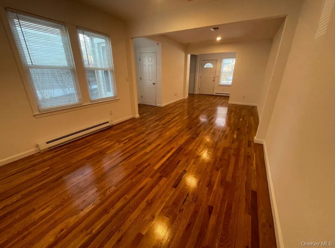52 Hillside Avenue, North Hempstead, NY, 2 Bedrooms Bedrooms, 5 Rooms Rooms,2 BathroomsBathrooms,Residential Lease,For Rent,Hillside,0,1006787 52 Hillside Avenue, North Hempstead, NY, 2 Bedrooms Bedrooms, 5 Rooms Rooms,2 BathroomsBathrooms,Residential Lease,For Rent,Hillside,0,1006787