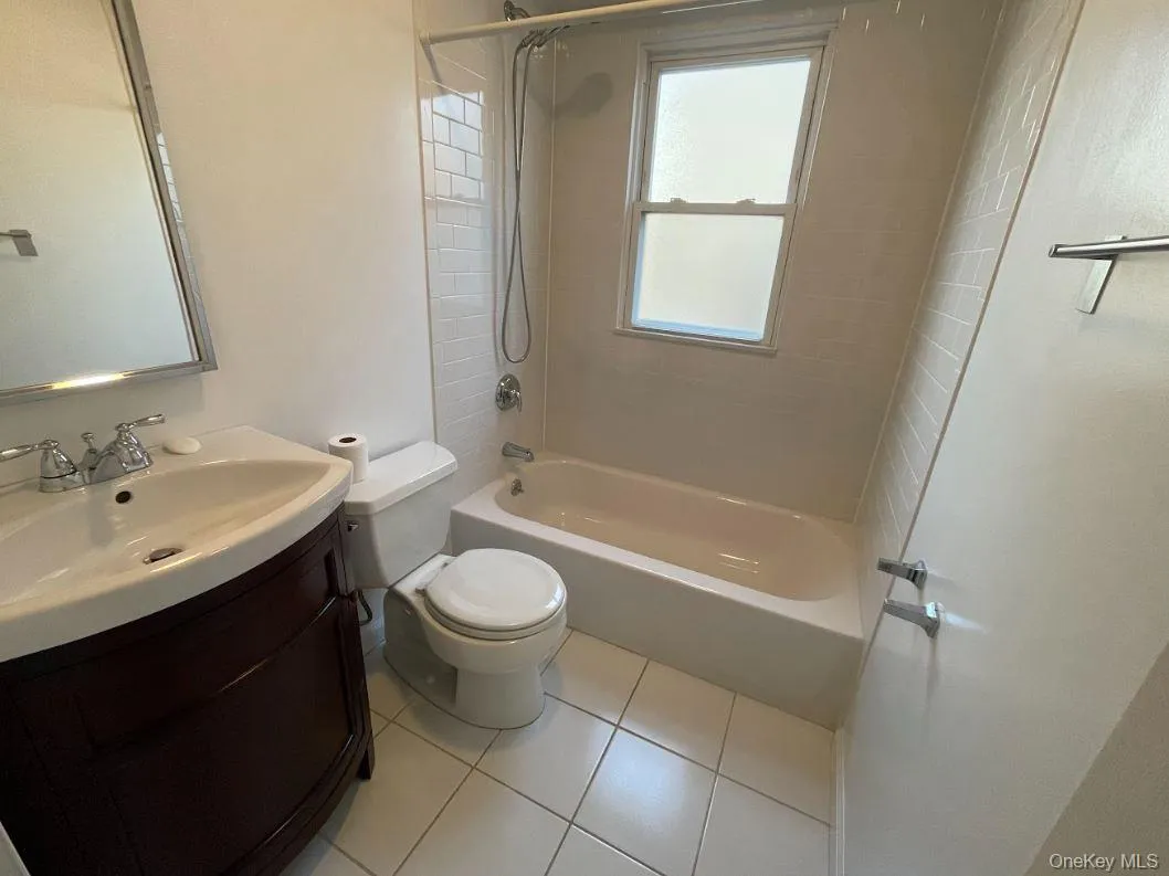 52 Hillside Avenue, North Hempstead, NY, 2 Bedrooms Bedrooms, 5 Rooms Rooms,2 BathroomsBathrooms,Residential Lease,For Rent,Hillside,0,1006787 52 Hillside Avenue, North Hempstead, NY, 2 Bedrooms Bedrooms, 5 Rooms Rooms,2 BathroomsBathrooms,Residential Lease,For Rent,Hillside,0,1006787