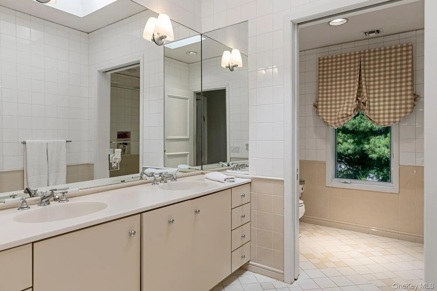 5 Coachmans Court, North Hempstead, NY, 6 Bedrooms Bedrooms, 15 Rooms Rooms,6 BathroomsBathrooms,Residential,For Rent,Coachmans,0,1006790 5 Coachmans Court, North Hempstead, NY, 6 Bedrooms Bedrooms, 15 Rooms Rooms,6 BathroomsBathrooms,Residential,For Rent,Coachmans,0,1006790