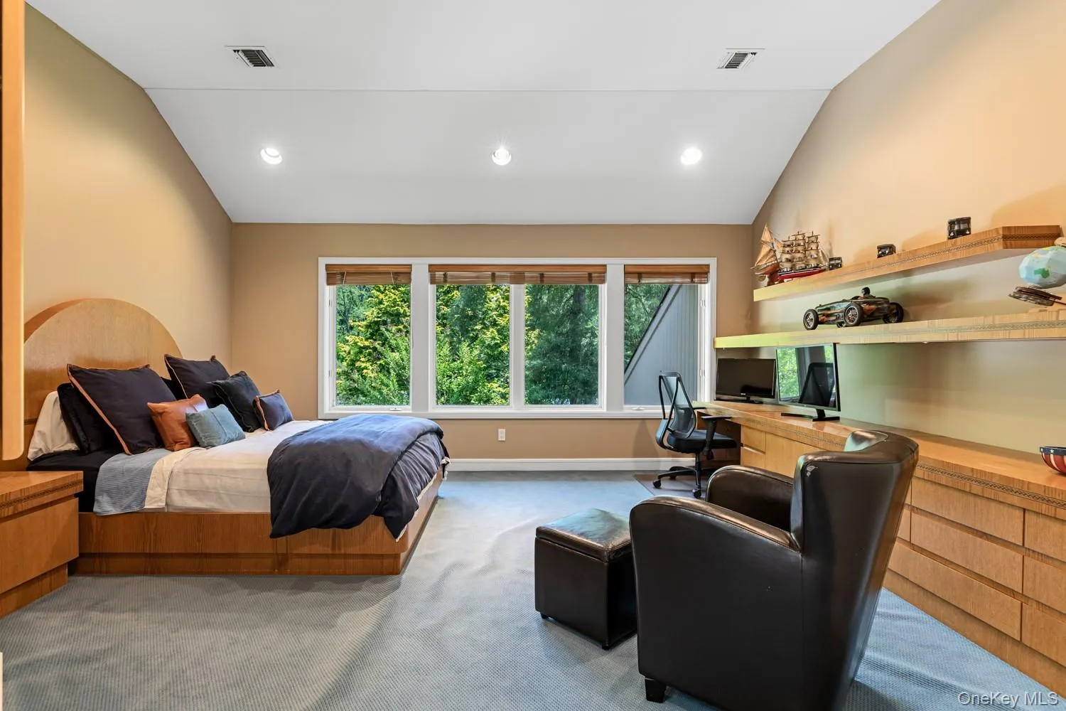 5 Coachmans Court, North Hempstead, NY, 6 Bedrooms Bedrooms, 15 Rooms Rooms,6 BathroomsBathrooms,Residential,For Rent,Coachmans,0,1006790 5 Coachmans Court, North Hempstead, NY, 6 Bedrooms Bedrooms, 15 Rooms Rooms,6 BathroomsBathrooms,Residential,For Rent,Coachmans,0,1006790