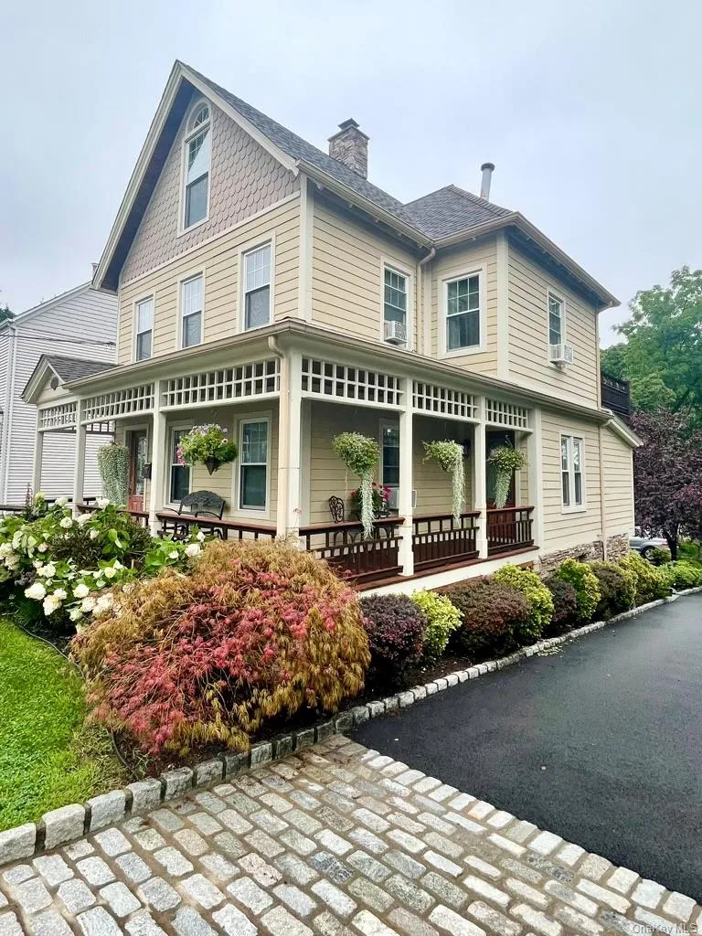 71 Midland Avenue, Orangetown, NY, 2 Rooms Rooms,1 BathroomBathrooms,Residential Lease,For Rent,Midland,0,1006796 71 Midland Avenue, Orangetown, NY, 2 Rooms Rooms,1 BathroomBathrooms,Residential Lease,For Rent,Midland,0,1006796