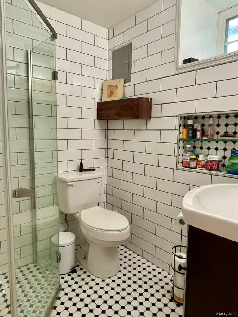 71 Midland Avenue, Orangetown, NY, 2 Rooms Rooms,1 BathroomBathrooms,Residential Lease,For Rent,Midland,0,1006796 71 Midland Avenue, Orangetown, NY, 2 Rooms Rooms,1 BathroomBathrooms,Residential Lease,For Rent,Midland,0,1006796