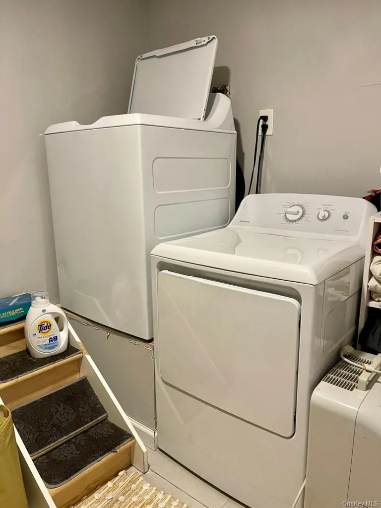 71 Midland Avenue, Orangetown, NY, 2 Rooms Rooms,1 BathroomBathrooms,Residential Lease,For Rent,Midland,0,1006796 71 Midland Avenue, Orangetown, NY, 2 Rooms Rooms,1 BathroomBathrooms,Residential Lease,For Rent,Midland,0,1006796