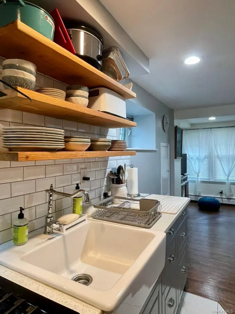 Kitchen to Living Room with plenty of windows and sunlight. Kitchen to Living Room with plenty of windows and sunlight.