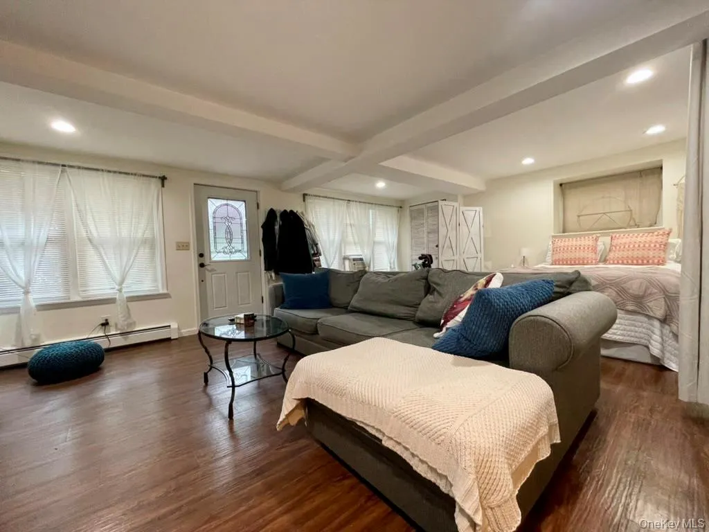 71 Midland Avenue, Orangetown, NY, 2 Rooms Rooms,1 BathroomBathrooms,Residential Lease,For Rent,Midland,0,1006796 71 Midland Avenue, Orangetown, NY, 2 Rooms Rooms,1 BathroomBathrooms,Residential Lease,For Rent,Midland,0,1006796