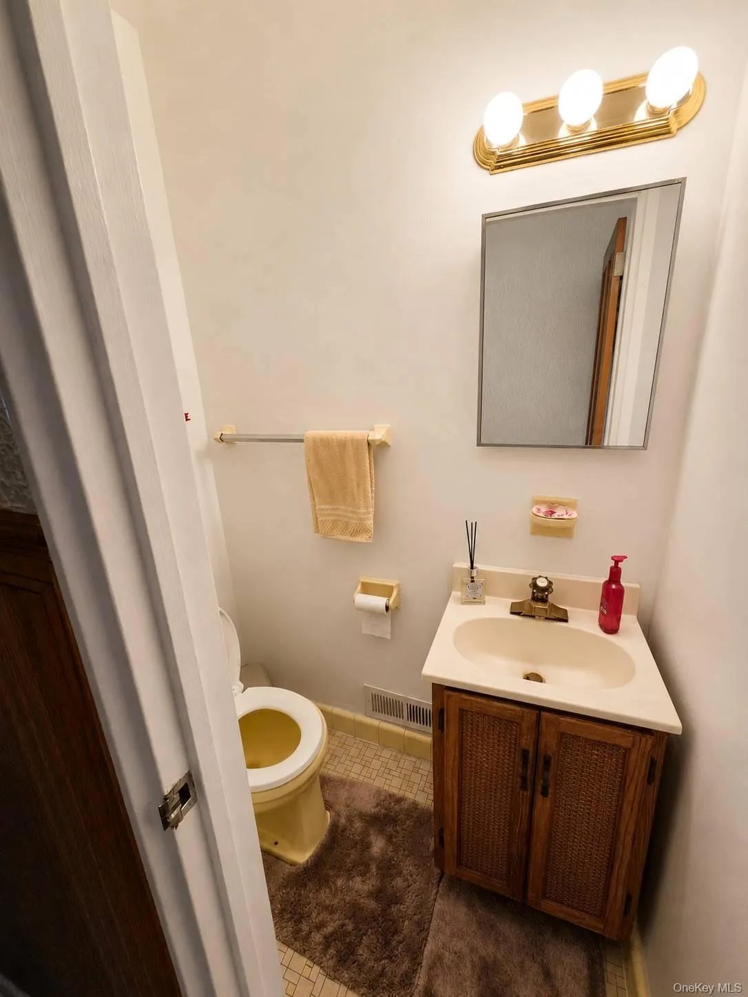 552 Manor Ridge Road, Pelham, NY, 4 Bedrooms Bedrooms, 9 Rooms Rooms,1 BathroomBathrooms,Residential Lease,For Rent,Manor Ridge,0,1006800 552 Manor Ridge Road, Pelham, NY, 4 Bedrooms Bedrooms, 9 Rooms Rooms,1 BathroomBathrooms,Residential Lease,For Rent,Manor Ridge,0,1006800