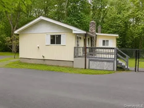 130 Whitlock Road, Mount Hope, NY, 2 Bedrooms Bedrooms, 5 Rooms Rooms,1 BathroomBathrooms,Residential Lease,For Rent,Whitlock,0,1006807 130 Whitlock Road, Mount Hope, NY, 2 Bedrooms Bedrooms, 5 Rooms Rooms,1 BathroomBathrooms,Residential Lease,For Rent,Whitlock,0,1006807