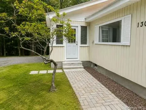 130 Whitlock Road, Mount Hope, NY, 2 Bedrooms Bedrooms, 5 Rooms Rooms,1 BathroomBathrooms,Residential Lease,For Rent,Whitlock,0,1006807 130 Whitlock Road, Mount Hope, NY, 2 Bedrooms Bedrooms, 5 Rooms Rooms,1 BathroomBathrooms,Residential Lease,For Rent,Whitlock,0,1006807
