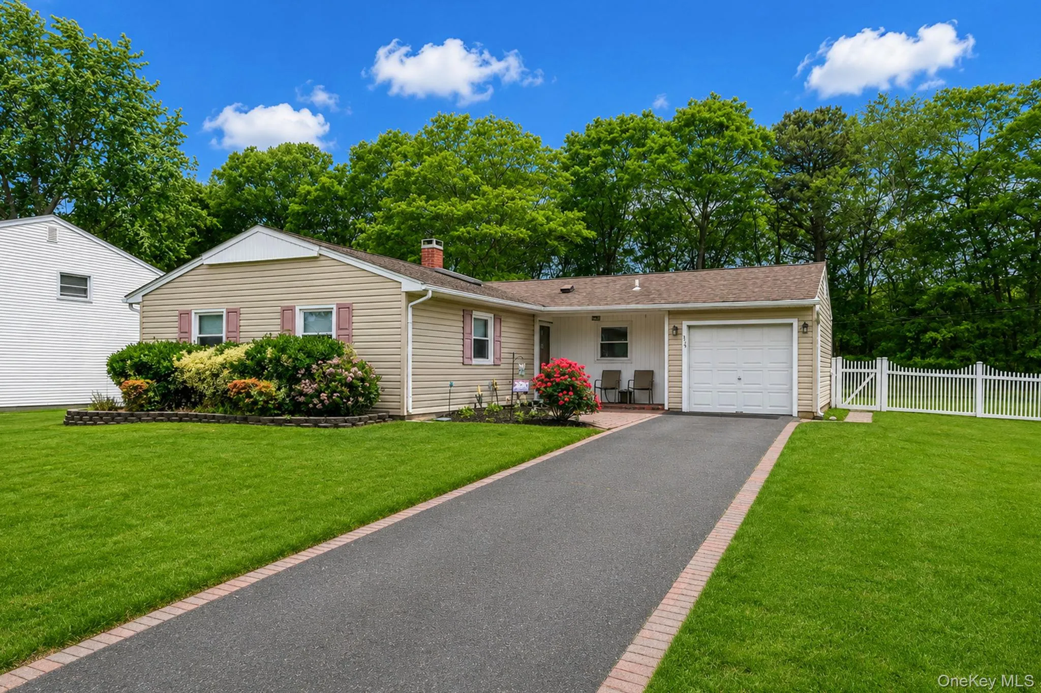 154 Spiral Road, Brookhaven, NY, 3 Bedrooms Bedrooms, 6 Rooms Rooms,1 BathroomBathrooms,Residential,For Rent,Spiral,0,1006821 154 Spiral Road, Brookhaven, NY, 3 Bedrooms Bedrooms, 6 Rooms Rooms,1 BathroomBathrooms,Residential,For Rent,Spiral,0,1006821