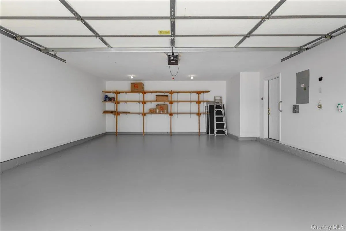 2-Car Garage 2-Car Garage