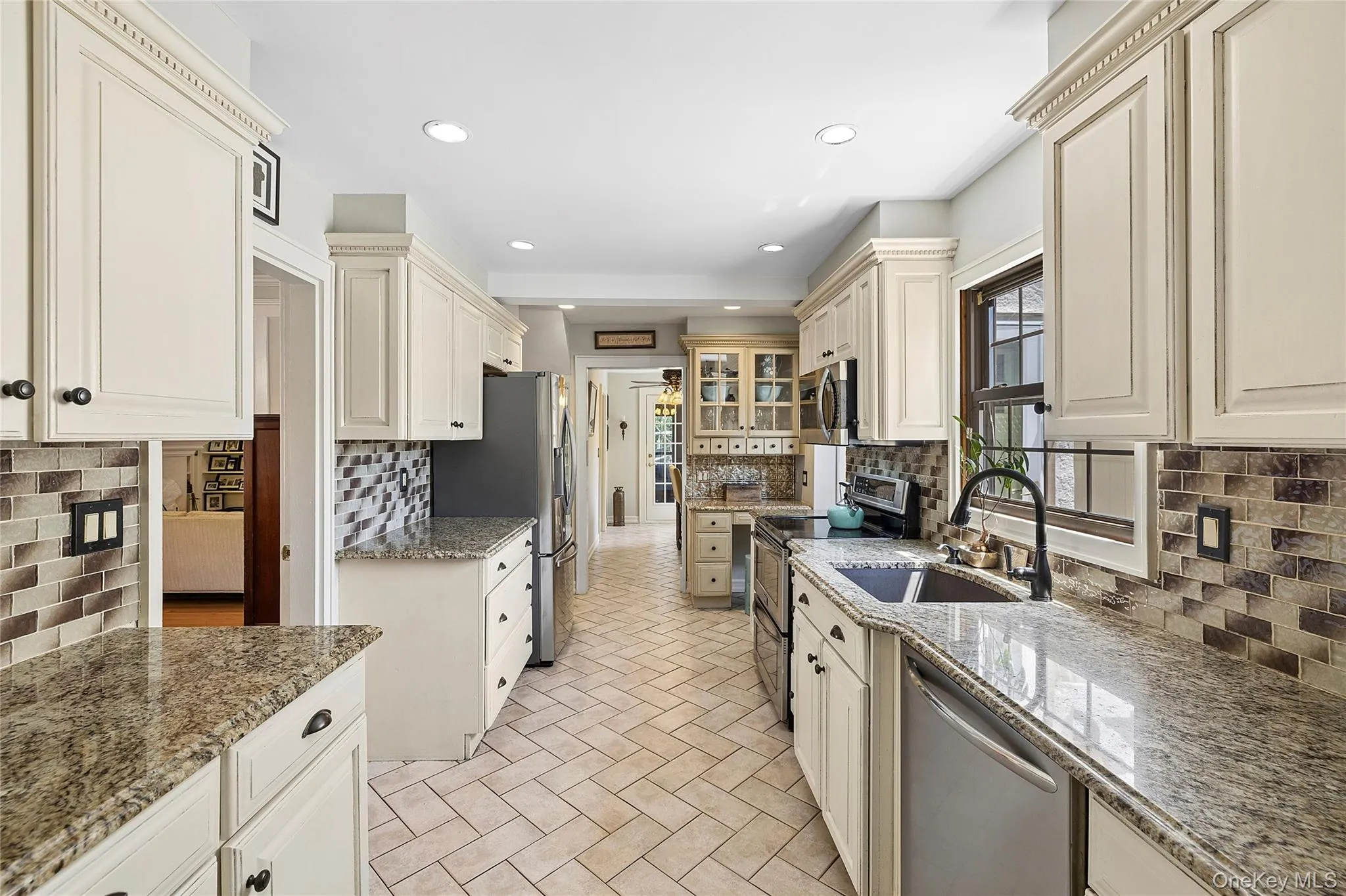 Stainless appliances, electric cooking, granite countertops. Stainless appliances, electric cooking, granite countertops.