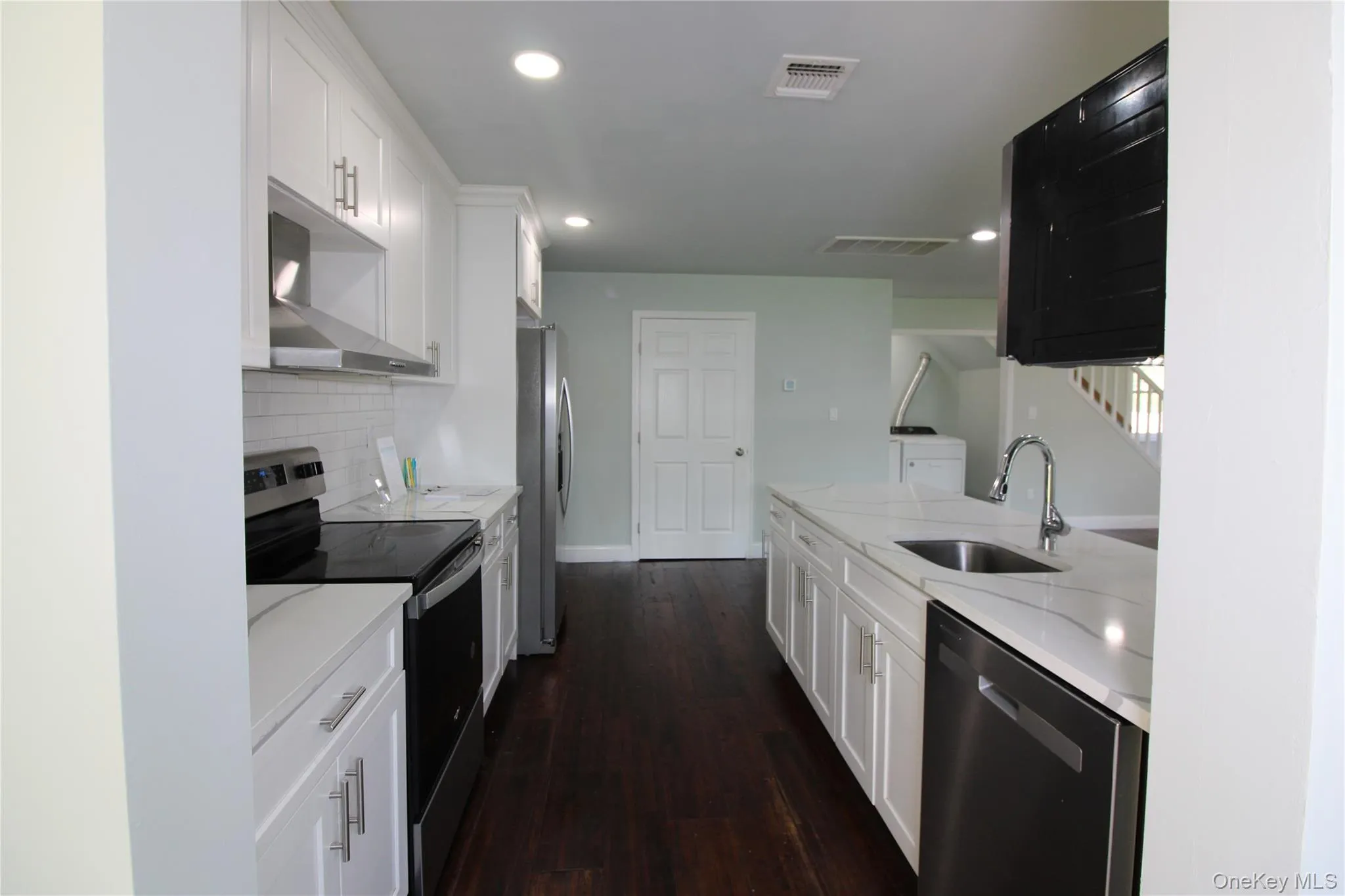 206 Huntington Drive, Brookhaven, NY, 4 Bedrooms Bedrooms, 9 Rooms Rooms,3 BathroomsBathrooms,Residential,For Rent,Huntington,0,1006827 206 Huntington Drive, Brookhaven, NY, 4 Bedrooms Bedrooms, 9 Rooms Rooms,3 BathroomsBathrooms,Residential,For Rent,Huntington,0,1006827