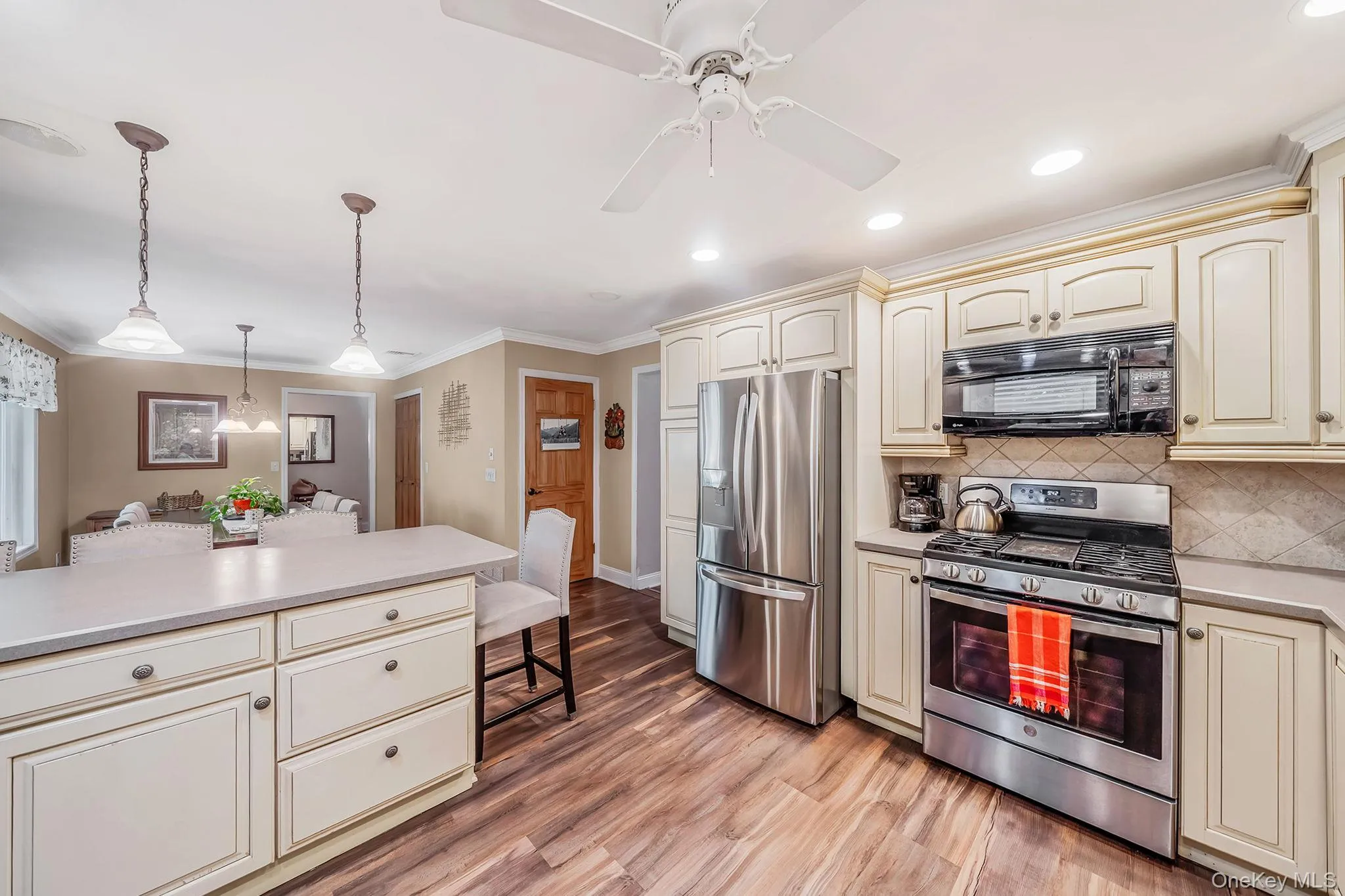 28 Royal Oak Drive, Huntington, NY, 4 Bedrooms Bedrooms, 9 Rooms Rooms,3 BathroomsBathrooms,Residential,For Rent,Royal Oak,0,1006832 28 Royal Oak Drive, Huntington, NY, 4 Bedrooms Bedrooms, 9 Rooms Rooms,3 BathroomsBathrooms,Residential,For Rent,Royal Oak,0,1006832