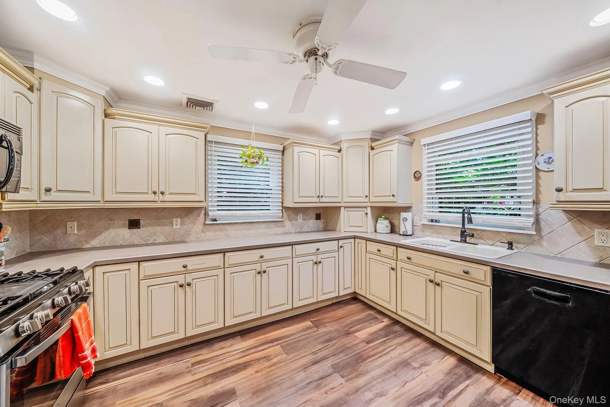 28 Royal Oak Drive, Huntington, NY, 4 Bedrooms Bedrooms, 9 Rooms Rooms,3 BathroomsBathrooms,Residential,For Rent,Royal Oak,0,1006832 28 Royal Oak Drive, Huntington, NY, 4 Bedrooms Bedrooms, 9 Rooms Rooms,3 BathroomsBathrooms,Residential,For Rent,Royal Oak,0,1006832