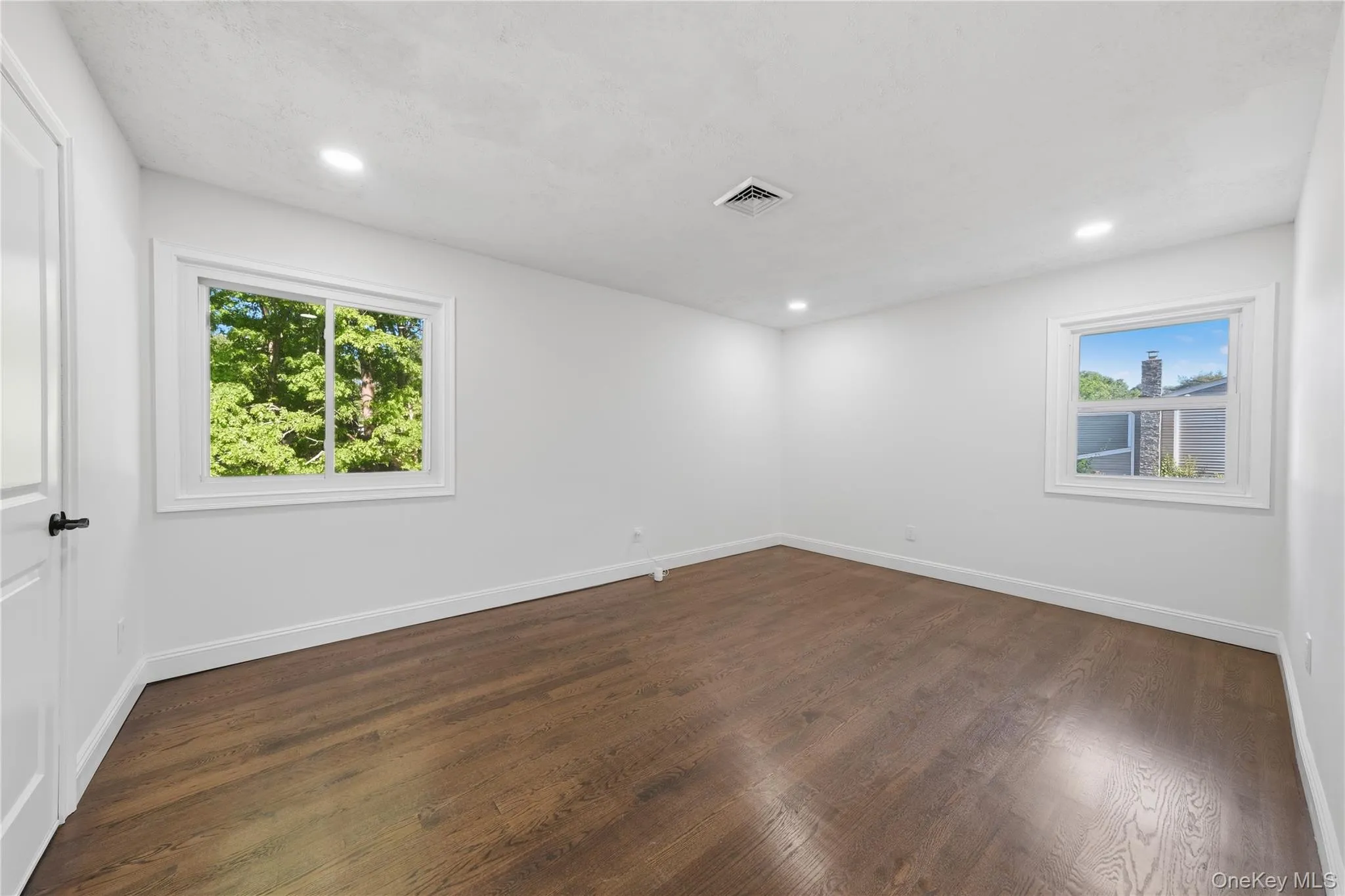 4 Summercress Lane, Brookhaven, NY, 5 Bedrooms Bedrooms, 12 Rooms Rooms,2 BathroomsBathrooms,Residential,For Rent,Summercress,0,1006834 4 Summercress Lane, Brookhaven, NY, 5 Bedrooms Bedrooms, 12 Rooms Rooms,2 BathroomsBathrooms,Residential,For Rent,Summercress,0,1006834