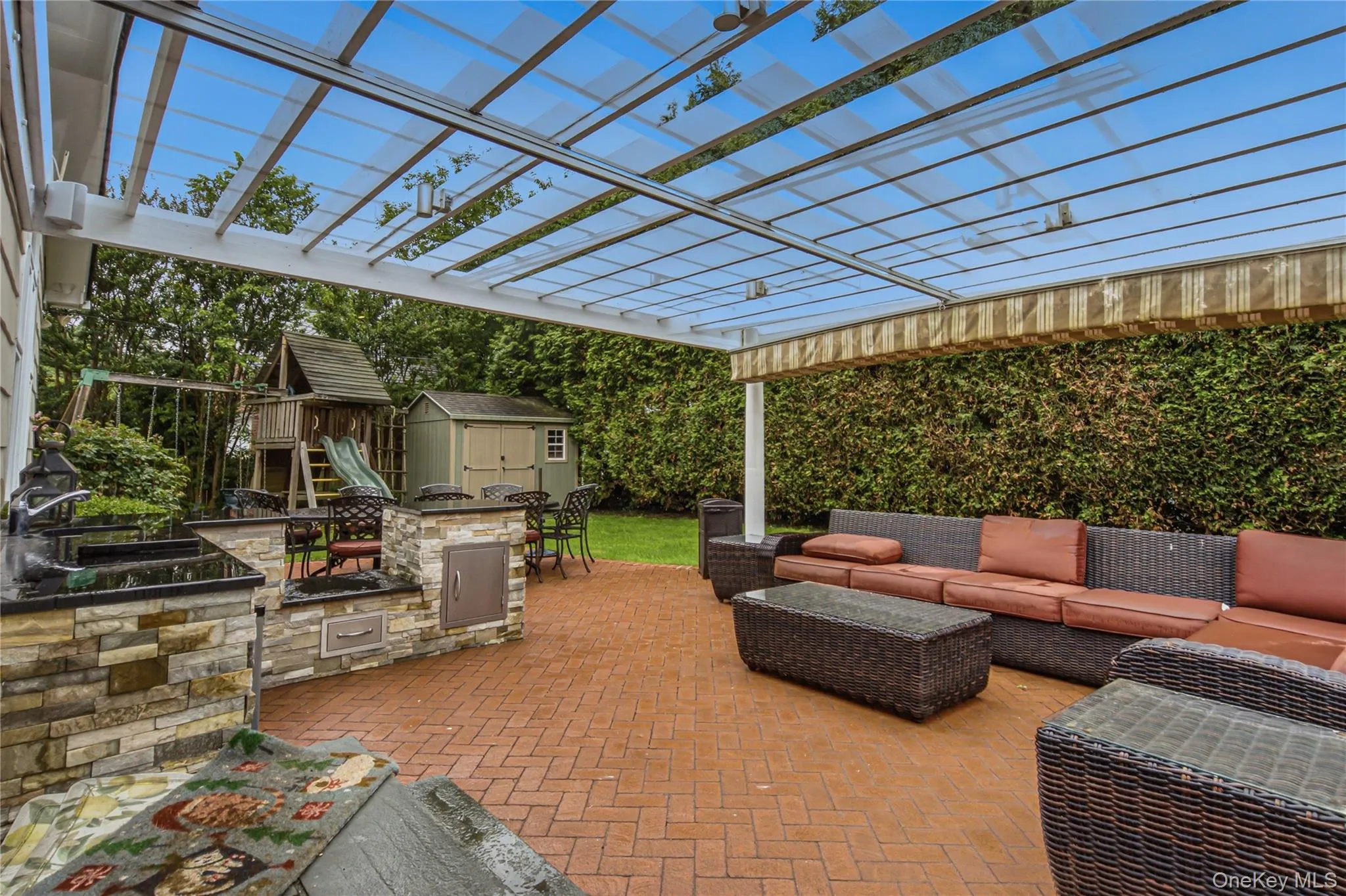 Fabulous entertaining property- brick patio Fabulous entertaining property- brick patio