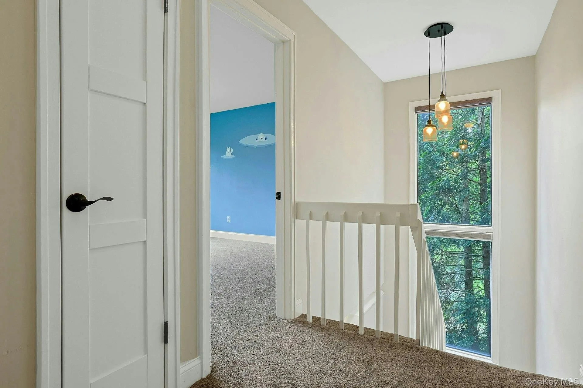Bedroom-level landing Bedroom-level landing
