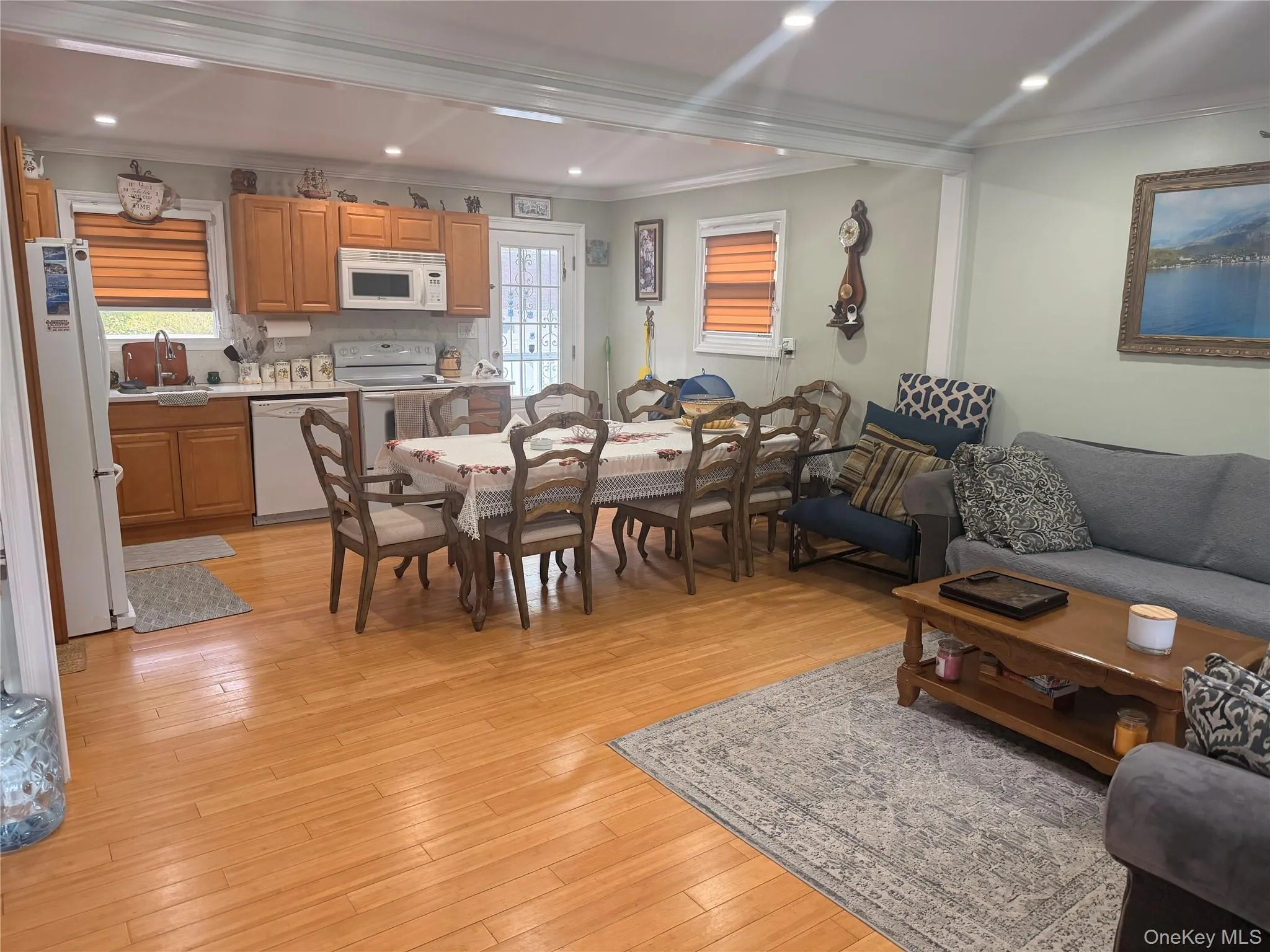 19 Westbury Drive, Brookhaven, NY, 2 Bedrooms Bedrooms, 4 Rooms Rooms,1 BathroomBathrooms,Residential Lease,For Rent,Westbury,0,1006843 19 Westbury Drive, Brookhaven, NY, 2 Bedrooms Bedrooms, 4 Rooms Rooms,1 BathroomBathrooms,Residential Lease,For Rent,Westbury,0,1006843